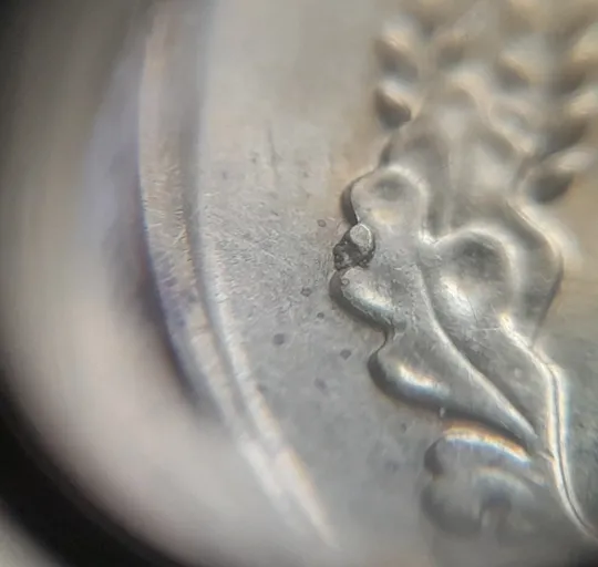 (7011) 10 копійок 2019 різновид викрошок і розколів на аверсі (10 копеек 2019 брак) Де купити