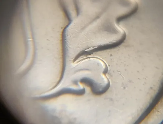 (7009) 10 копійок 2022 гарні викрошки на аверсі (10 копеек 2022 брак) З аукціону