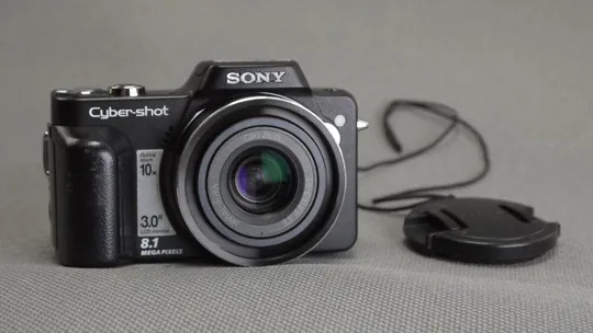 Цифровой фотоаппарат Sony Cyber-shot DSC-H10 8.10Mpix Carl Zeiss Vario-Tessar 10x 6,3-63,0mm Zoom lens Вживане Ціна