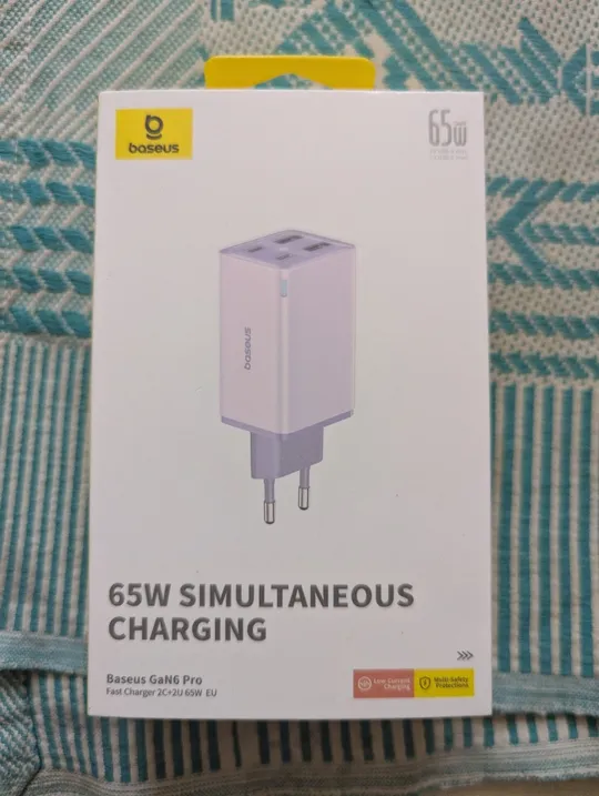 Зарядне Baseus GaN6 Pro GaN 65W CCGAN65E6 USB-C +USB-C +USB-A +USB-A зарядне DC адаптер БП ЗУ Ціна