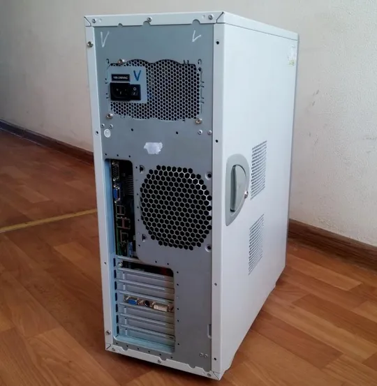 сервер HP DL180 G6 2x S1366 + 8/16 ядер 2x процессора Xeon X5550 + 32Gb DDR3 + Radeon 5450 HD З аукціону