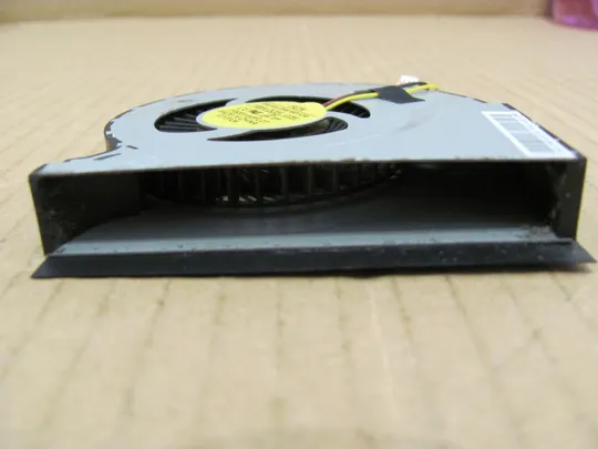 484-11 Вентилятор (кулер, FAN) 13N0-ZMP0102 для MEDION P6816 E6228 P6635 оригінал Де купити