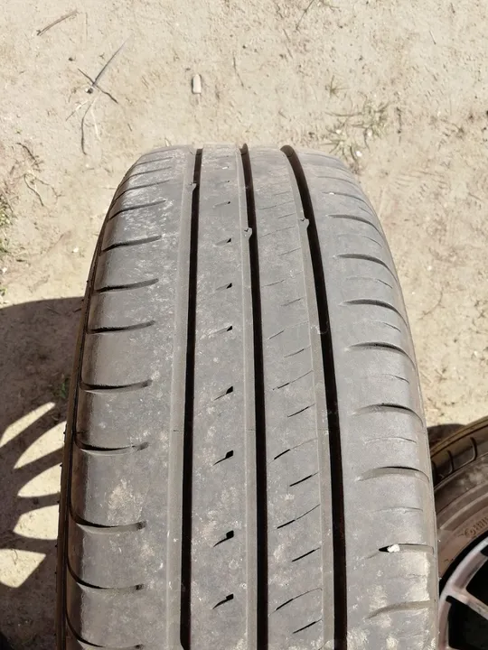 Комплект літніх шин KUMHO ECOWING ES01 на дисках DBV, в гарному стані без будь яких дефектів. Продаж