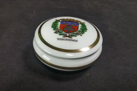 Шкатулка скринька бонбоньєрка кругла порцеляна старовинна Франція Вживане Недорого