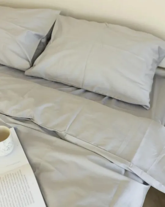 Постельное белье полуторное Dushka Home Сатин Люкс 20932 160х215 см холодный белый Продаж