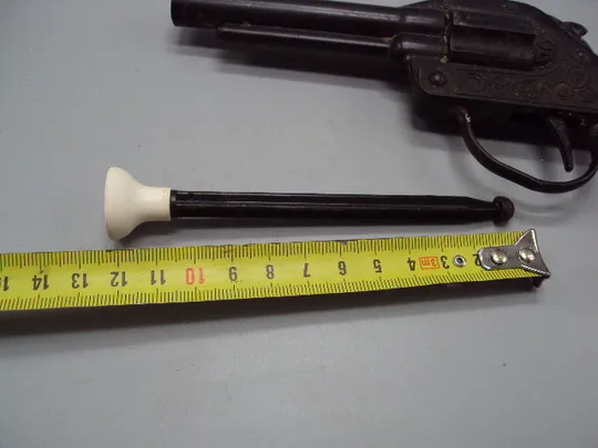 Детская игрушка пистолет узор павлин револьвер наган с присоской пластик ссср 21 см рабочий №15638 З аукціону