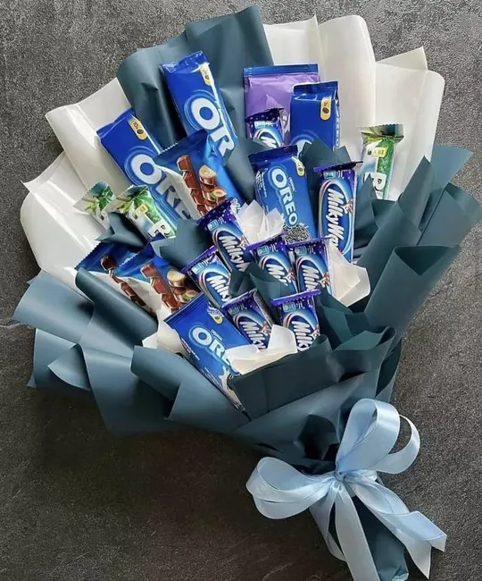 Букет з шоколадок і печива Milka, Орео, МілкіВей і Баунті оригінальний подарунок сірий Ціна