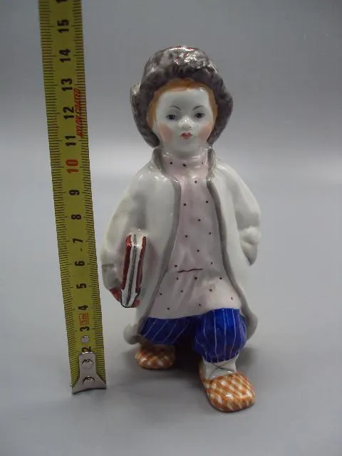 Купити Фигура фарфор статуэтка ЛФЗ мальчик идет Филипок с книгой идущий в школу высота 14 см №14460