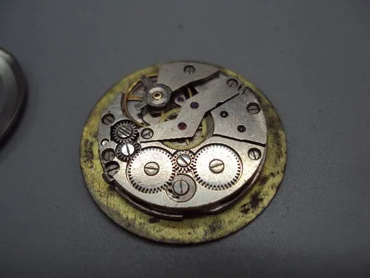 Механизм, циферблат и крышка наручные часы Слава 21 камень календарь ссср не на ходу №14649 Інтернет-аукціон