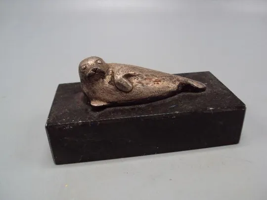 фигура на подставке статуэтка тюлень серебро 925 проба вес 292,02 г размер 4,8х2,4х10х5,1 см №14353 Ціна