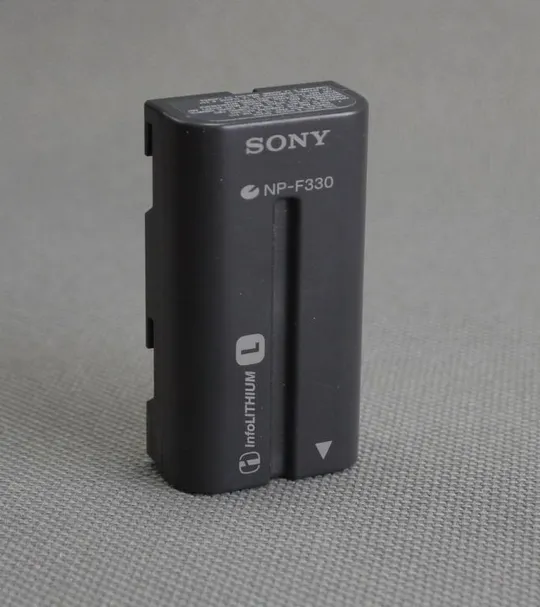 Купити оригинальная Li-ion аккумуляторная батарея Sony NP-F330 7.2V 5.0Wh