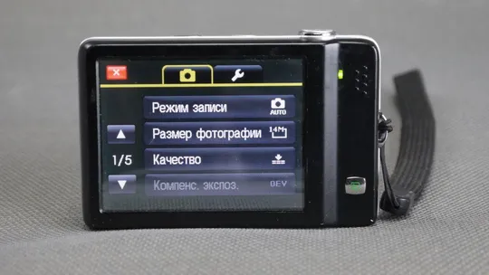Цифровой фотоаппарат 14.0Mpix Sanyo E1500TP + 5–20 мм EQ 28-112mm Zoom lens x4 Блакитний Вживане З аукціону