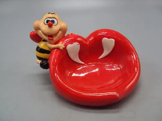 Настольная подставка для украшений пчела и сердечко пчелка с сердцем пластик высота 7,3 см №11597 Ціна