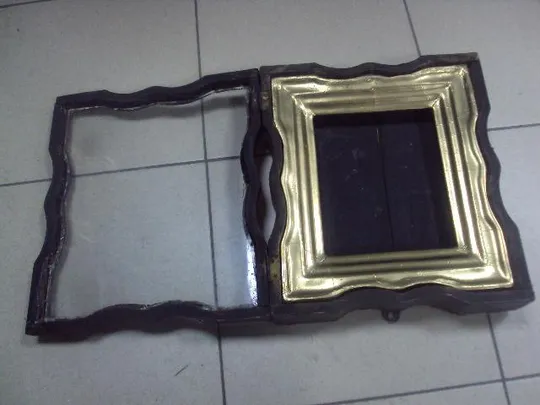 Купити Киот фигурный для иконы 30,5 х 26 см, толщина 8 см, внутр. рамка 17,5 х 14,4 см №2973