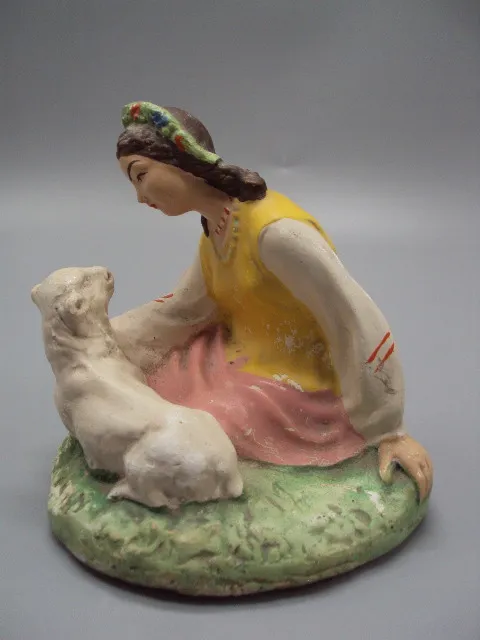 Фигура гипс статуэтка девушка и ягненок овечка украинка с ягненком овечкой высота 11,5 см №15607МЯ Ціна