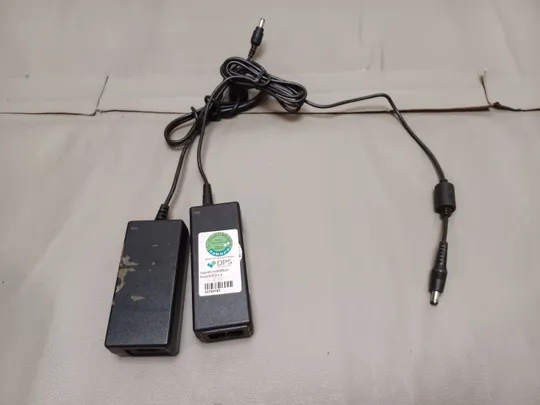 0628 адаптер живлення 12V 2 шт НІМЕЧЧИНА Недорого