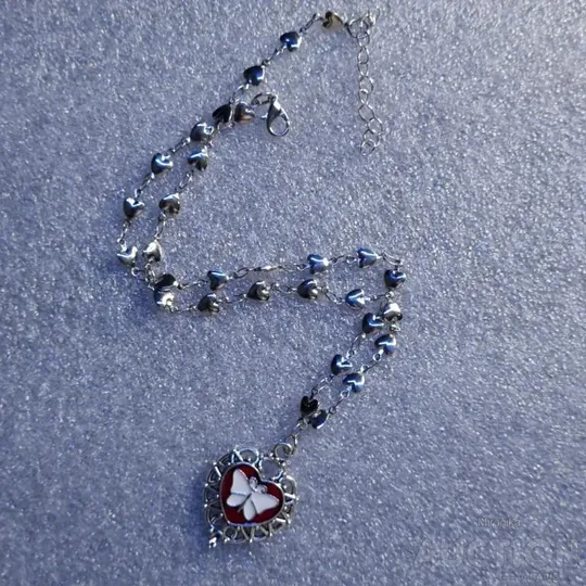 Підвіска з кулоном у формі серця. З аукціону