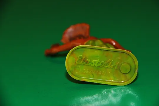 ІНДІАНЕЦЬ З НОЖЕМ та скальпом №6888 J-серія индеец ELASTOLIN 70мм ФРГ рання фігурка З аукціону