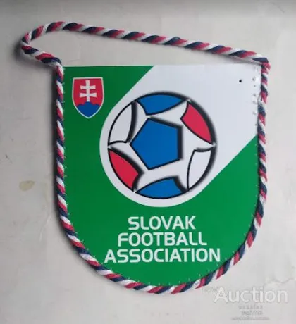 фото, Официальный вымпел федерации футбола Словакии /маленький/