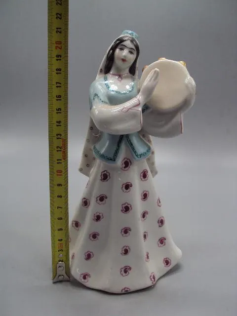 Фигура фарфор Киев девушка азербайджанка с бубном Восточный Азербайджанский танец 21 см №14072 Продаж