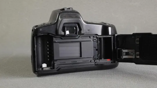 пленочный фотоаппарат Minolta Maxxum 300si + зум объектив Minolta Maxxum AF 35-80/3.5-4.5 Ф46mm Інтернет-аукціон