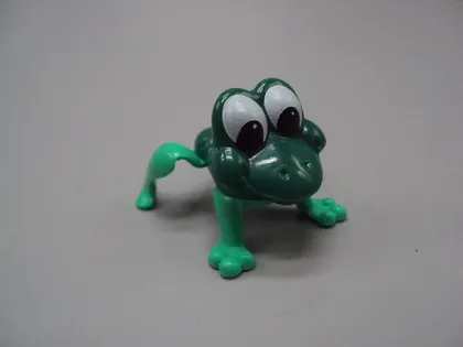 фото, Фигурка киндер сюрприз жабка лягушка жаба прыгает K99 №2 Ferrero №18589м