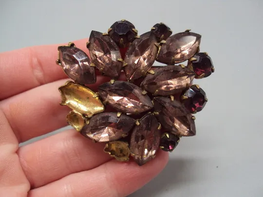 Бижутерия брошка фиолетово-коричневые вставки брошь размер 5 х 4 см (нет 3х камушков) №15864 Де купити