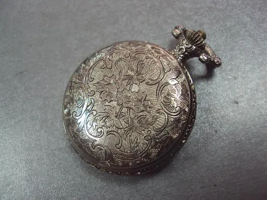 часы карманные cariole кварц гонконг рыба рыбка не на ходу №502 З аукціону