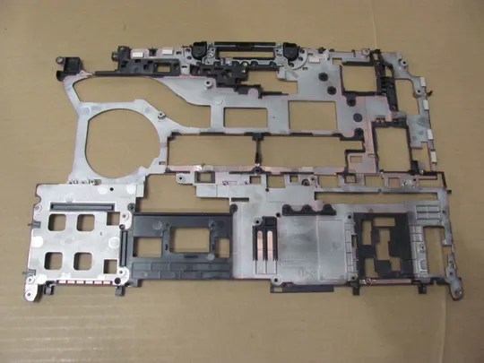 645-6 Середня частина корпуса AP1EO000900 0C16XC  для DELL  LATITUDE E5570   оригінал Де купити