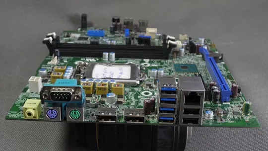 материнская плата DELL Optiplex 7060 SFF (s1151, Intel chipset Q370, 4xDDR4, M2.PCIE, M2.WLAN, Deskt Недорого