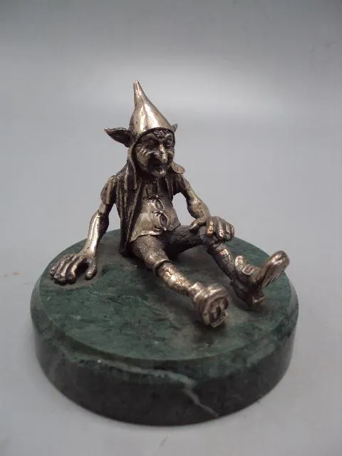 Фигура на подставке статуэтка гном сидит серебро 925 проба вес 486 г высота 7,8 см №14287 Ціна