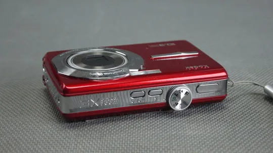 Цифровой фотоаппарат 10.0Mpix Kodak EasyShare MD1063 + x3.0 Optical Aspheric lens червоний Вживане З аукціону