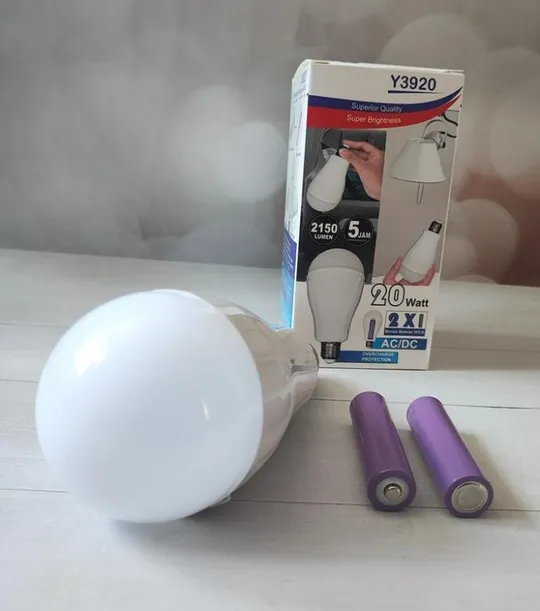 Світлодіодна led-лампочка з акумулятором 20вт, е27, y-3920 / акумуляторна лампочка / аварійна З аукціону