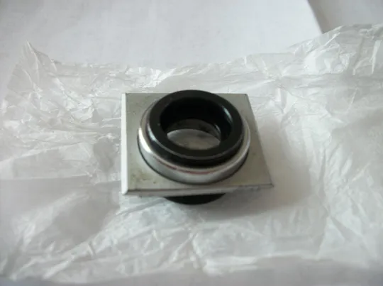 Глазок-Линза, с резьбой к фотоаппарату СССР, возможно со старых Зенит, чистый-отличный З аукціону