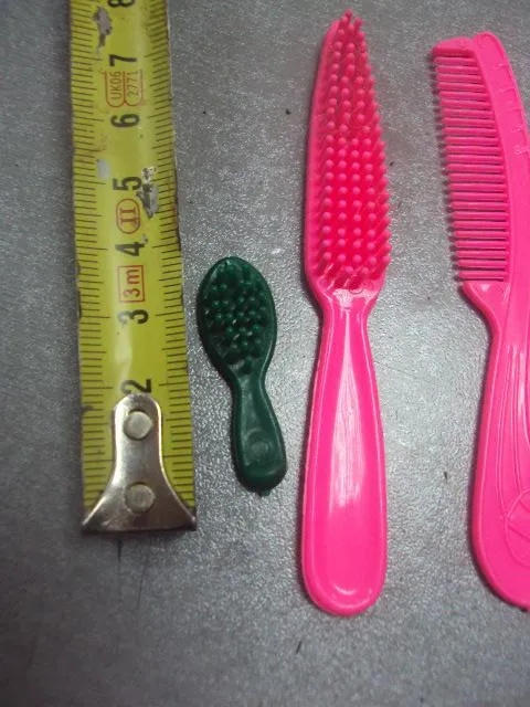 Купити Расчески для куклы б/у лот 4 шт №3019
