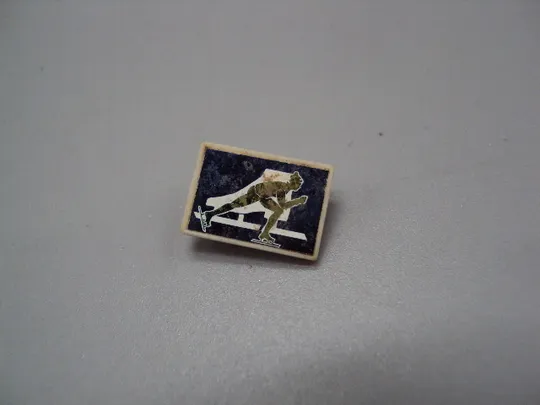 Знак спорт зимние виды спорта коньки Конькобежный спорт конькобежец ссср стекло ситалл №17746 Ціна