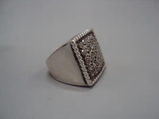 Женское кольцо перстень квадрат белые вставки серебро 925 проба вес 8,58 г 16,5 размер №15583 Характеристики