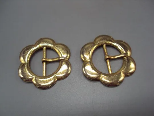 Бижутерия женская пряжка цветочек металл пряжки цветочки лот 2 шт размер 4,5 х 4,2 см №13613 Ціна