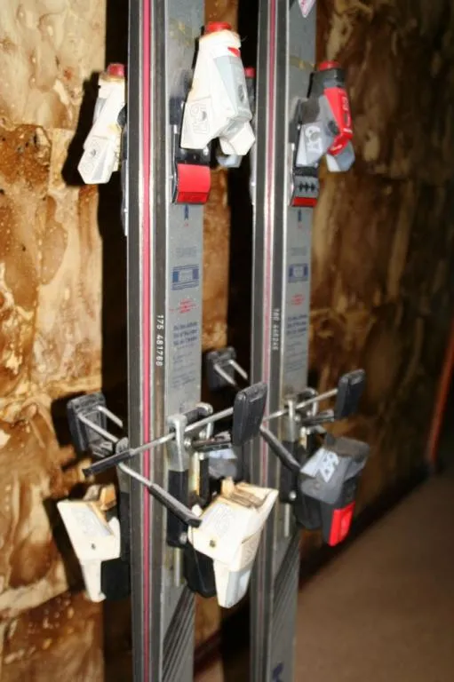 Горнолыжное снаряжение лыжи Kastle 180см. ботинки Salomon 43-44разм. Продаж