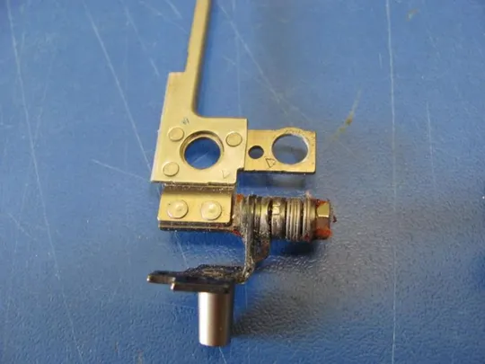 номер1026-7 кріплення матриці кріплення Фіксатор Скоби Закріплювач Механізм з&#039;єднання fastening матриці AM0SQ000300  для LENOVO THINKPAD T440p оригінал З аукціону