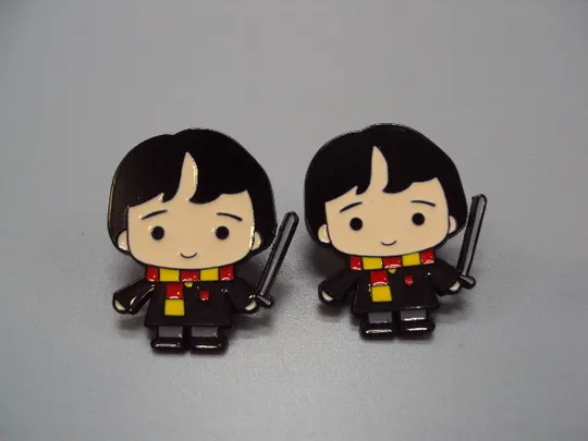 Значок пін Гаррі Поттер Невіл Лонґботом Harry Potter Neville Longbottom знак брошка лот 2 шт №18512 Ціна