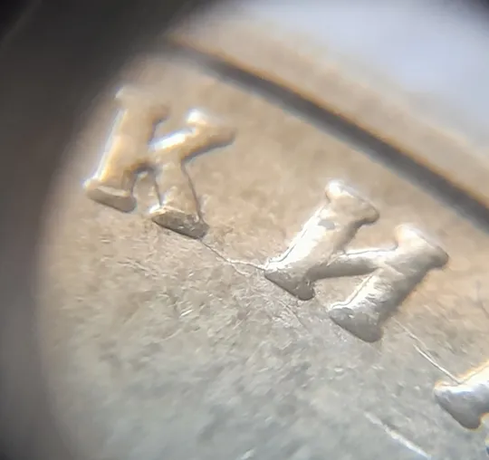 (8209) 1 гривня 2005 розколи на реверсі у буквах ВЕЛИКИЙ (1 гривна 2005 брак, тріщина штемпеля) Продаж