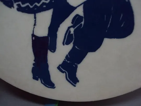 Детский музыкальный инструмент бубен с рисунком украинский танец игрушка ссср 3 х 14,8 см №13456 З аукціону