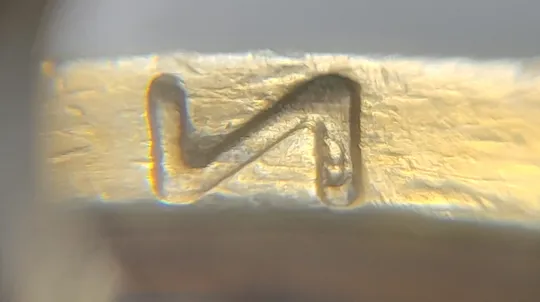 (6522) 1 гривня 2005 викрошка в букві "И" слова "ГРИВНЯ" на гурті (1 гривна 2005 брак викрошка) Ціна