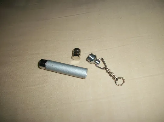 1. Брелок Таиланд Слоненок , с секретом . 2. Брелок Египет Нифертити . 3. Брелок фиолет , для валют Характеристики