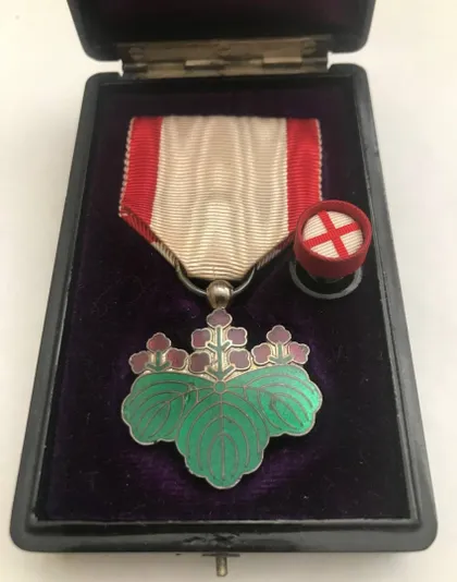 фото, Ордена Восходящего Солнца 7 степени, в коробке. Японская империя.; 旭日章.Состояние БОМБА.