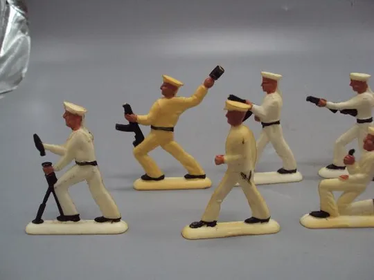 Детские игрушки фигурки моряки солдаты матросы знаменосец солдатики пластик ссср лот 10 шт №15368 Де купити