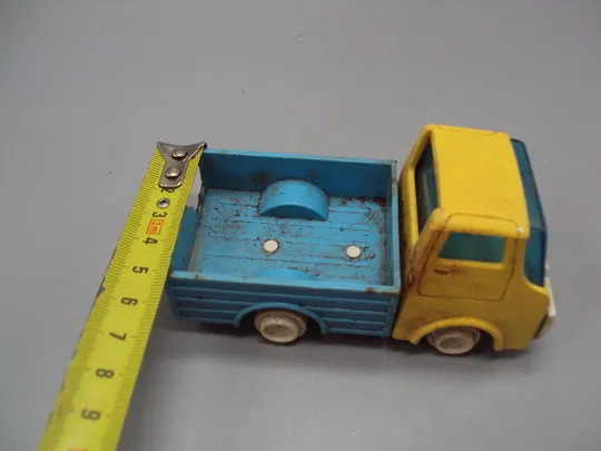 Модель машинка грузовик ДЗИ игрушка автомобиль ссср донецкая фабрика игрушек 5,1х10,3 см №15597 Продаж