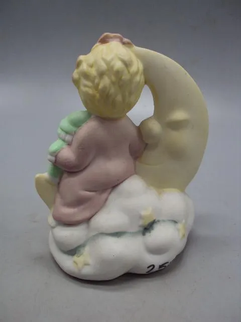 Фигура фарфор статуэтка Германия Classic Porzellan Handarbeit девочка с куклой на луне 11,3 см №26 Де купити