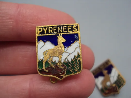 Купити Знак фрачник герб Pyrenees горы Пиренеи Піренеї лот 2 шт №16595